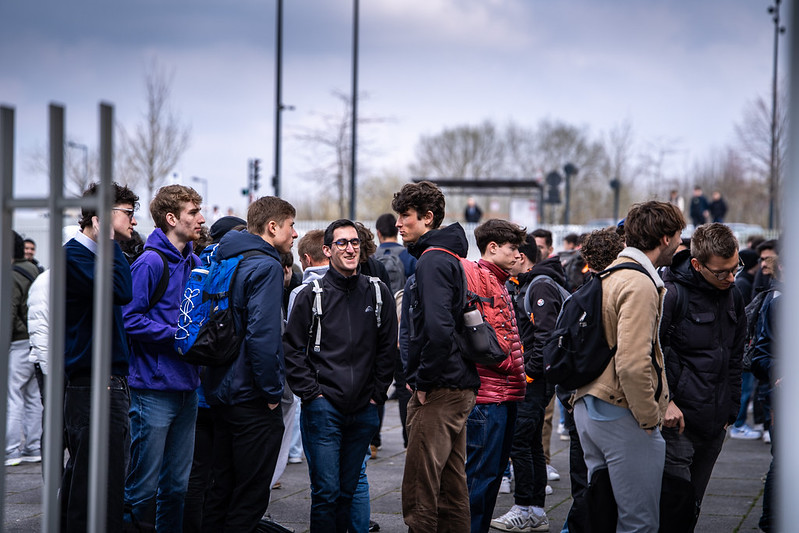 Des étudiants en extérieur