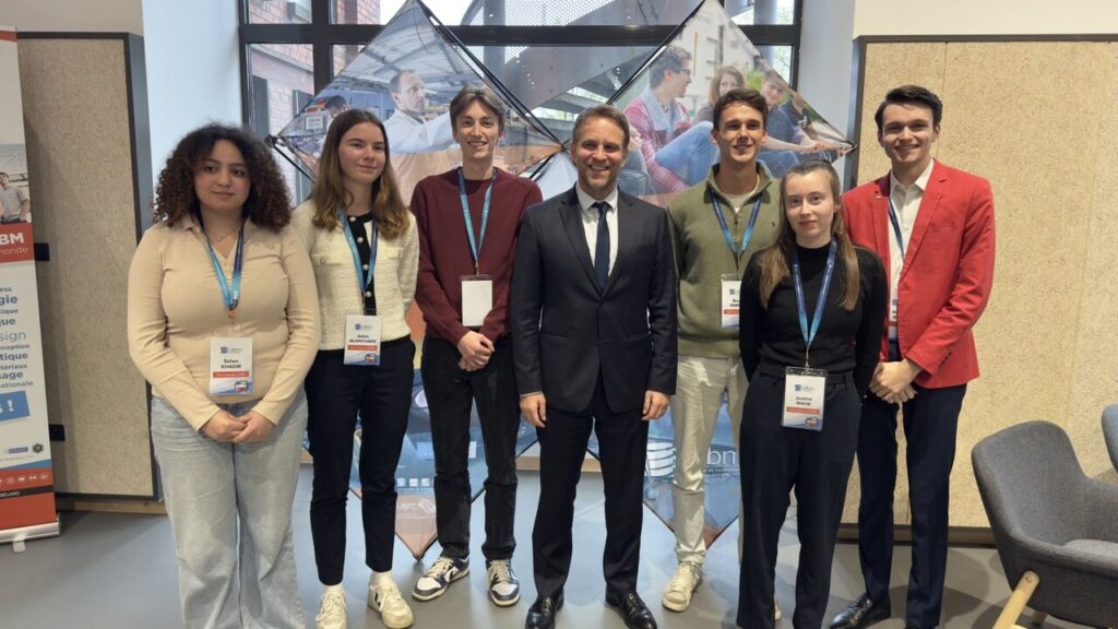 Photo de groupe en intérieur