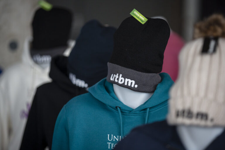 Produits en vente à la boutique UTBM